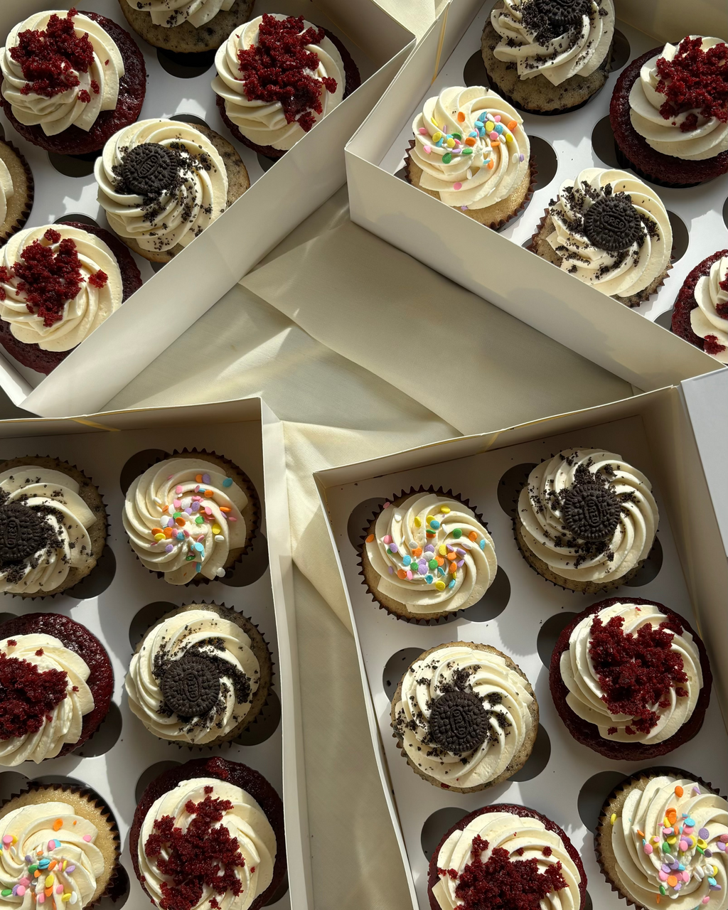 Deluxe Cupcakes (1 dozen)