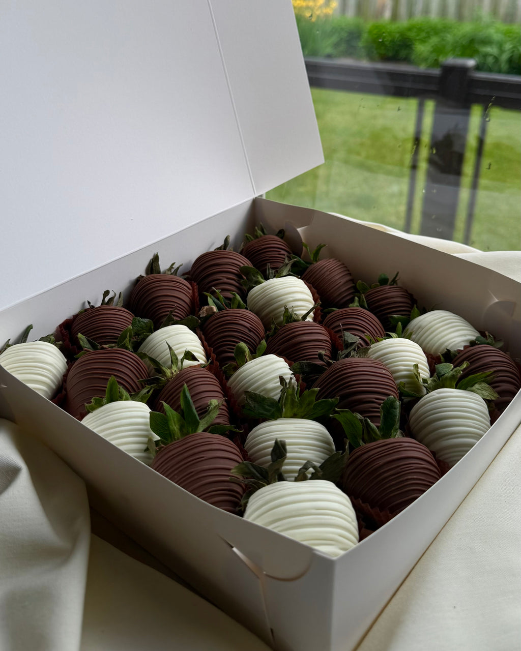 Classic Dozen Strawberries