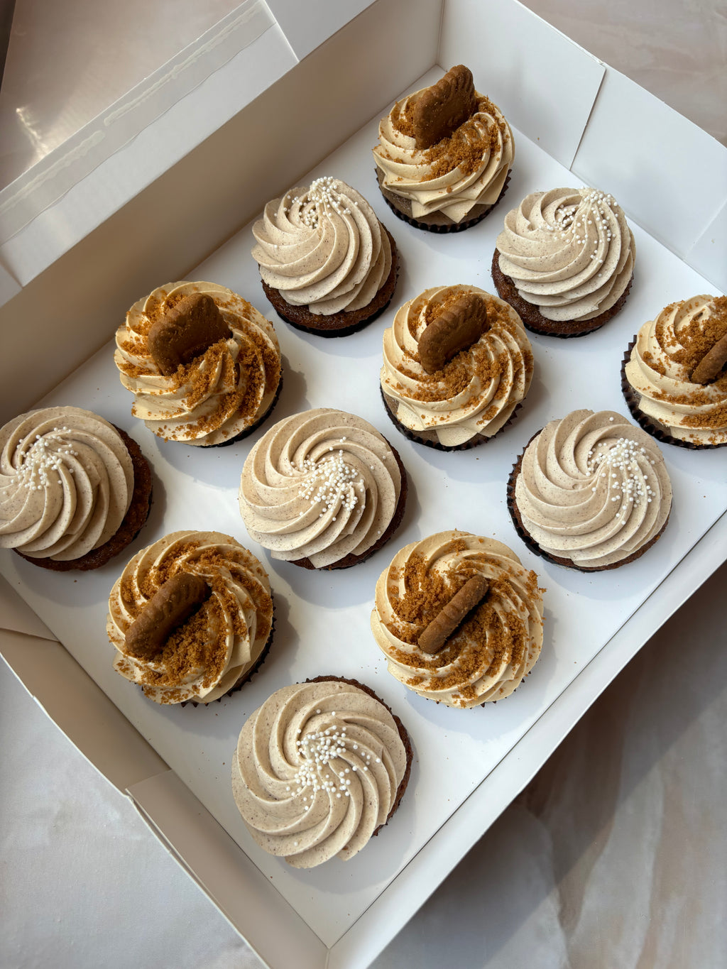 Deluxe Cupcakes (1 dozen)